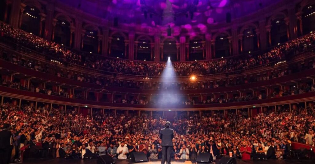 Zakir Khan Makes History: Scene of msg ground here Zakir Khan performing in front of 1000 peoples