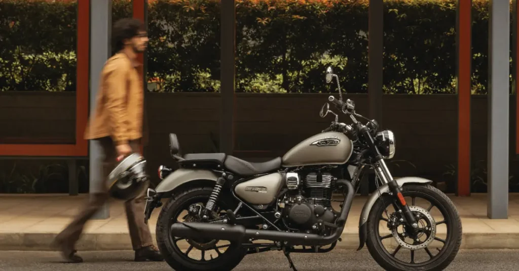  Royal Enfield Meteor 2025 Parked at waiting stand and man walking with helmet in leather brown jacket