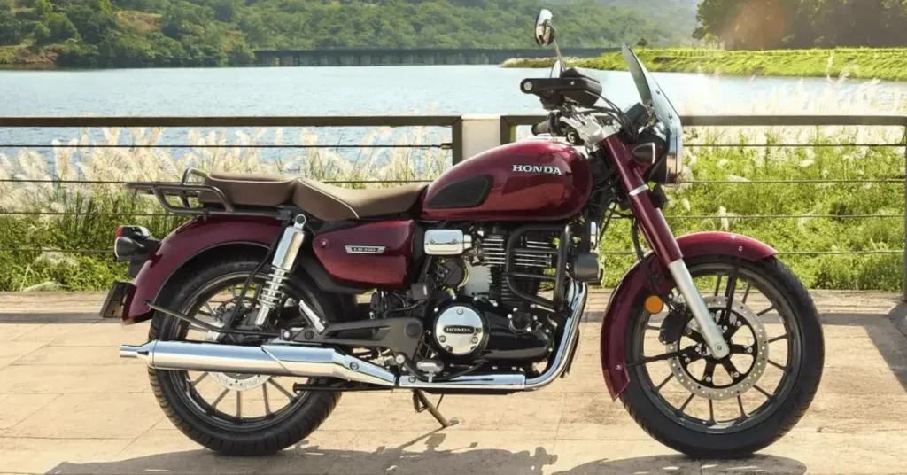 Honda CB350 vs Royal Enfield Meteor 2025 Honda CB350 Parked at near lake 