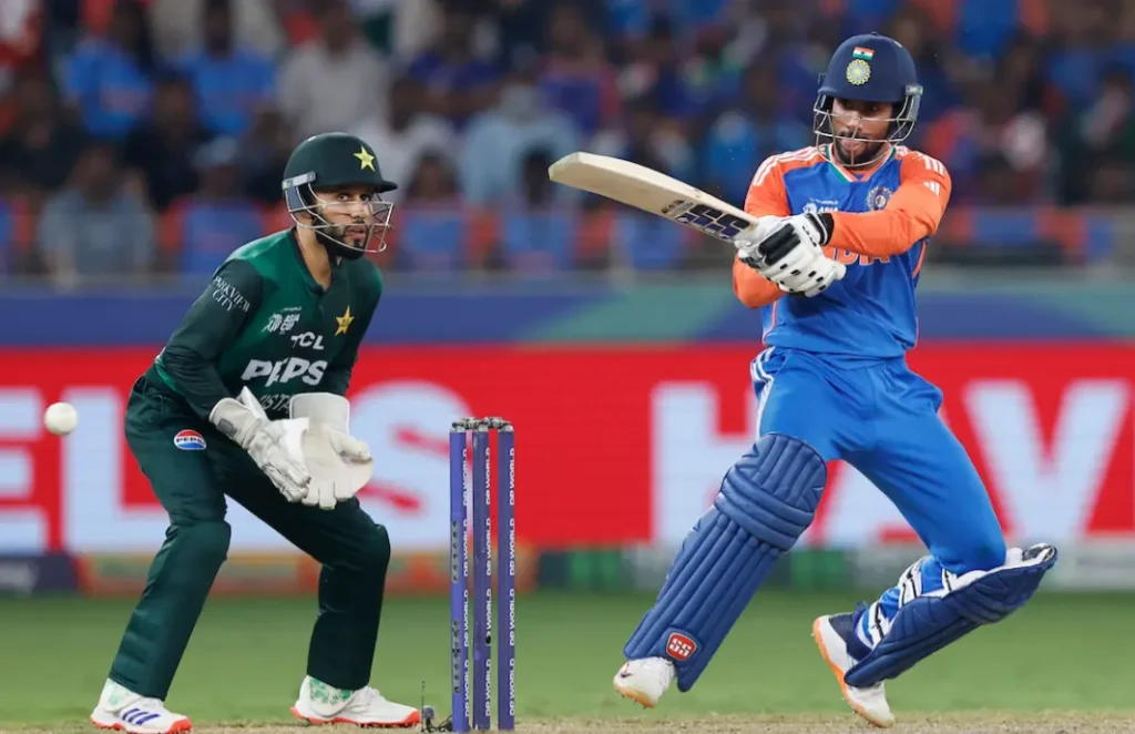 India Vs Pakistan Final: Tilak Verma Played a shot and behind the stump Pak Player was a  keeper 